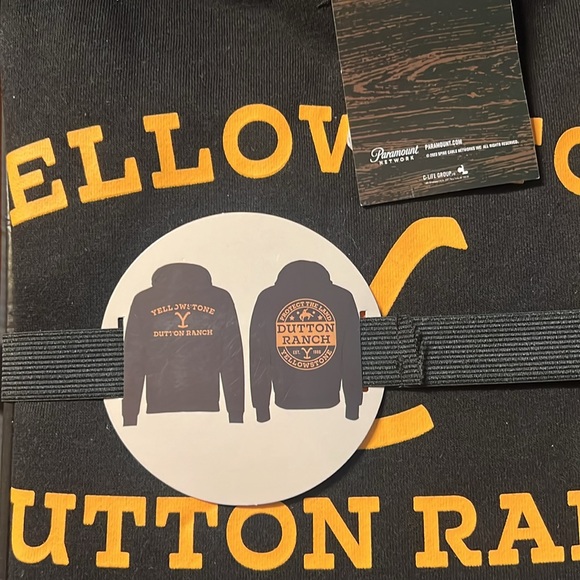 New Yellow Stone Dutton On Ranch Mens Hoodie S In Gift Box NWT - Picture 2 of 3